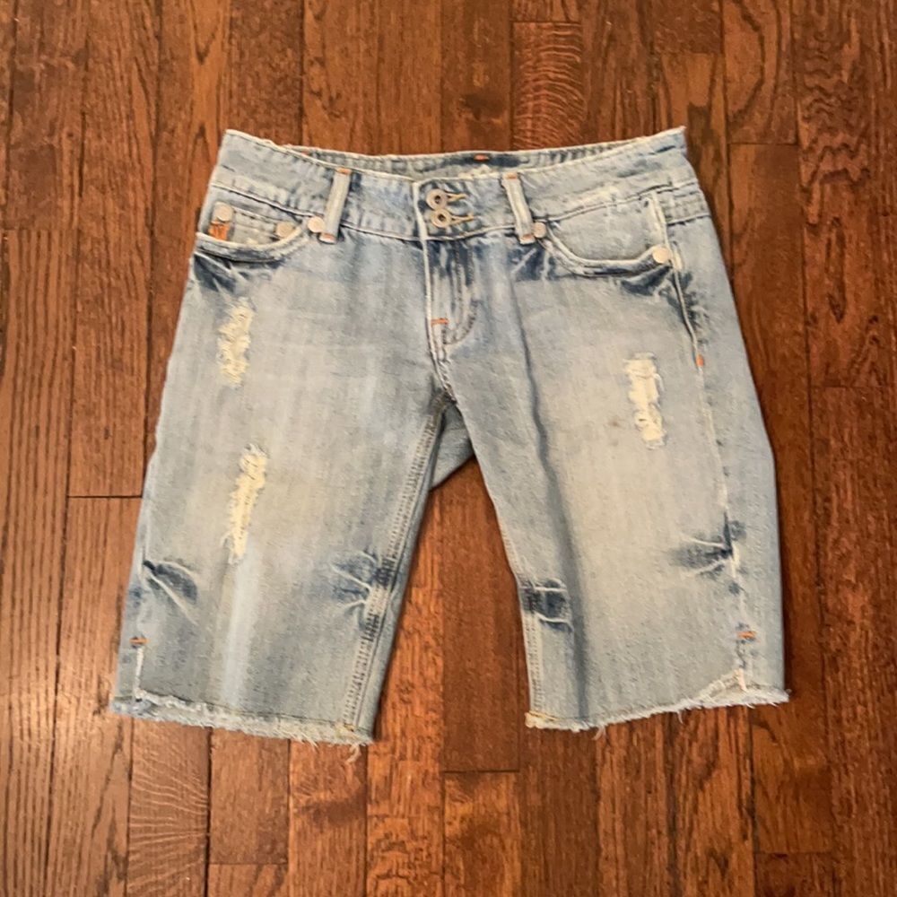 *Miss Me* Sz 26 Distressed denim shorts READ